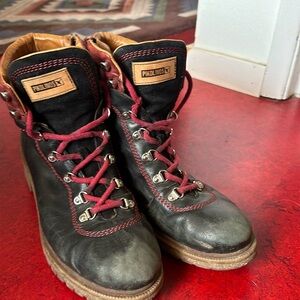 Pikolinos boots size 10 leather